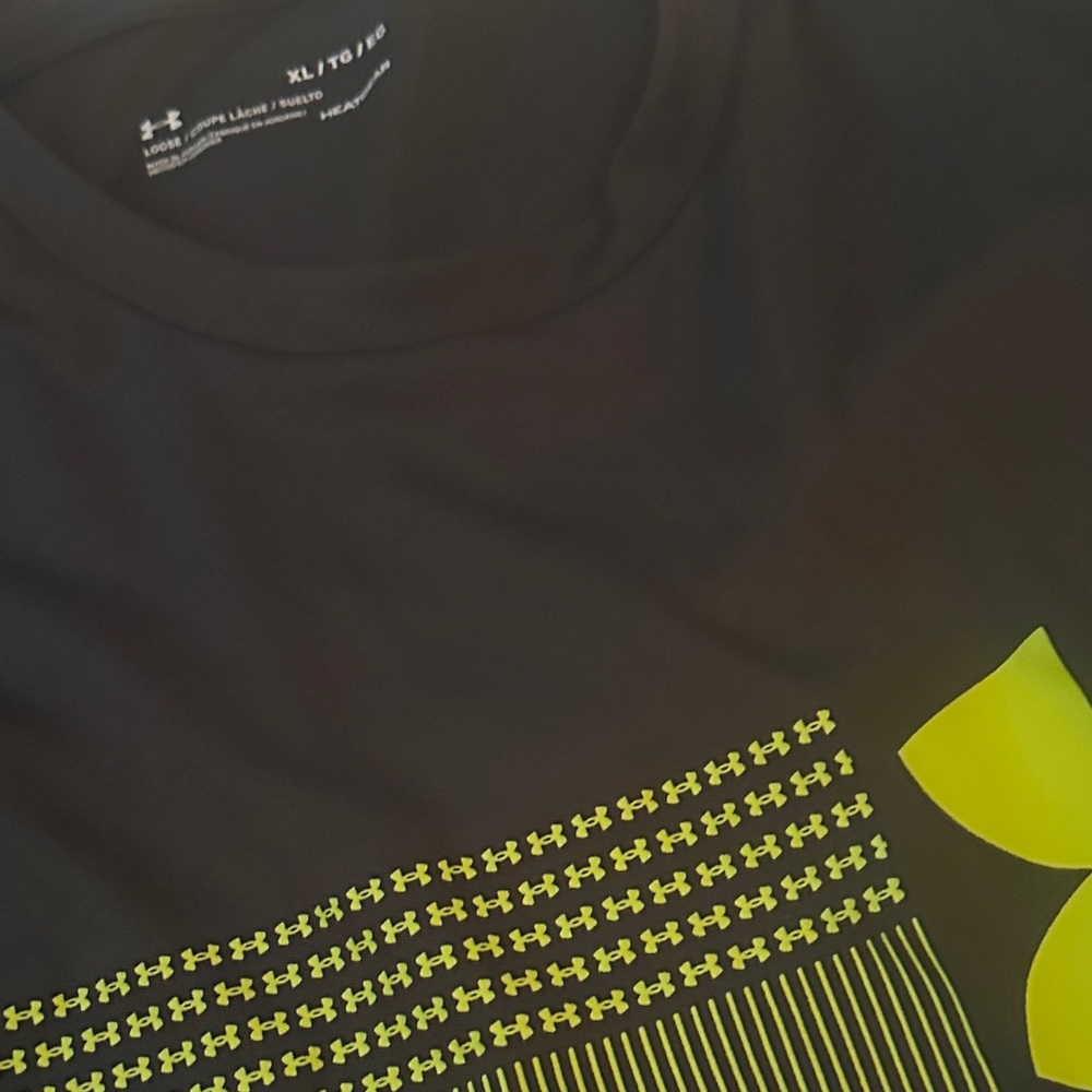 Under Armour Men's Dark Green Tee with Yellow Accents XL